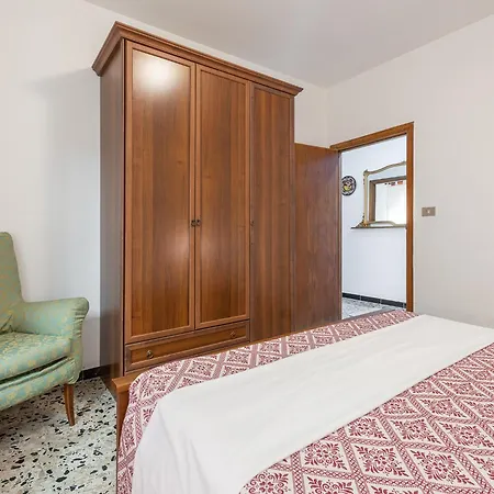 Apartment In Centro Vicino Alla Spiaggia Cala Gonone